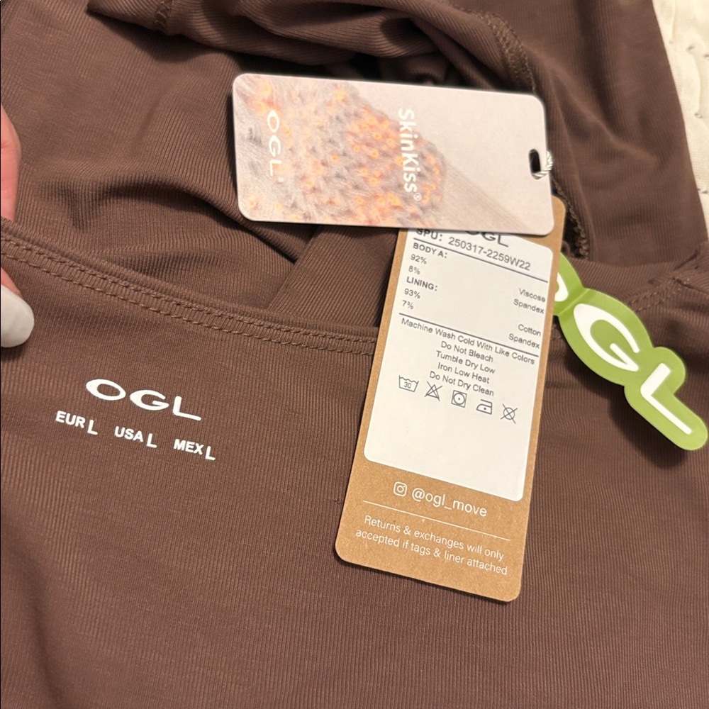 OGL V-neck Side Brami Tee NWT - Picture 9 of 10